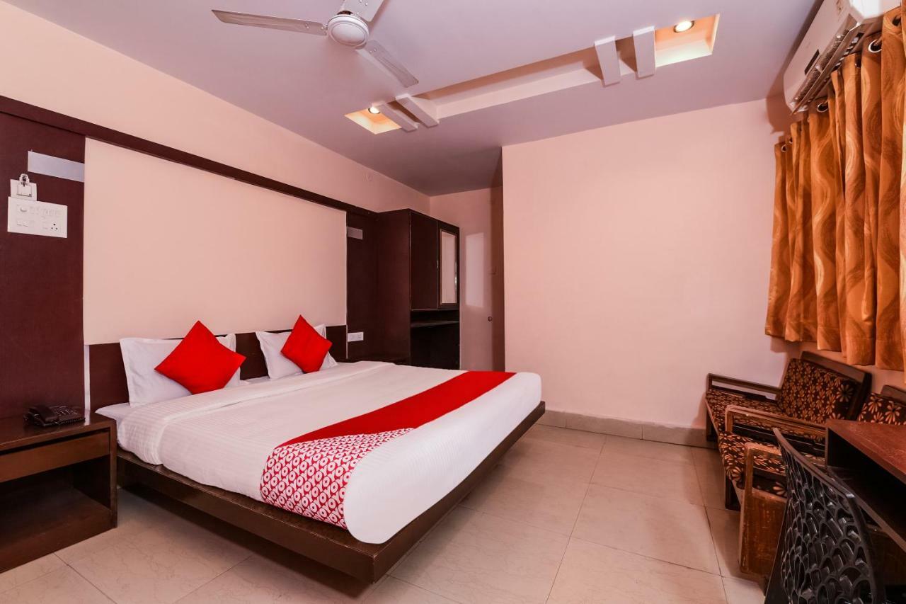 Oyo 28856 Manjeera Inn Visákhapatnam Kültér fotó